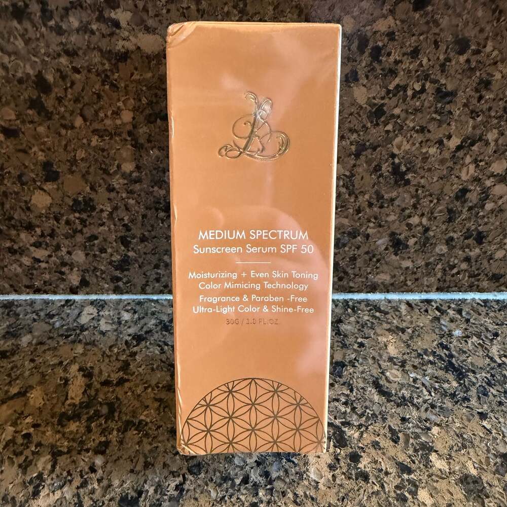 Medium Spectrum Sunscreen Serum SPF 50 Color Mimicking Foundation